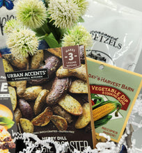 Load image into Gallery viewer, Gourmet gift basket
Be Happy gift set
Foodie gift box
Snack and seasoning basket
Housewarming gift basket
Thank you gift box
Birthday gift basket for food lovers
Gourmet dips and seasoning set