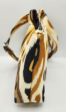 Load image into Gallery viewer, crossbody bag, women's handbag, handmade purse, boutique green bay, shops near me