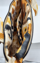 Load image into Gallery viewer, crossbody bag, women's handbag, handmade purse, boutique green bay, shops near me