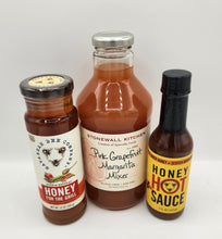 Load image into Gallery viewer, gourmet gift basket, gift baskets green bay, food basket, local deliver
