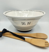 Load image into Gallery viewer, gourmet gift basket, gift baskets green bay, food basket, local deliver
