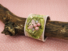 Load image into Gallery viewer, textile jewelry, handmade fabric bracelet, handmade jewelry,
