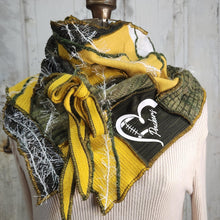 Load image into Gallery viewer, green bay packers knit scarf, handmade packers scarf, packer apparel
