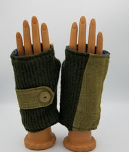 Load image into Gallery viewer, fingerless gloves, fingerless mittens, fingerless gloves for women, boutique green bay, women&#39;s apparel

