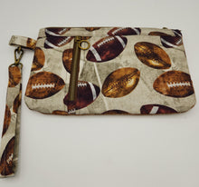 Load image into Gallery viewer, women&#39;s clutch, handmade clutch, wristlet purse, fabric wristlet purse
